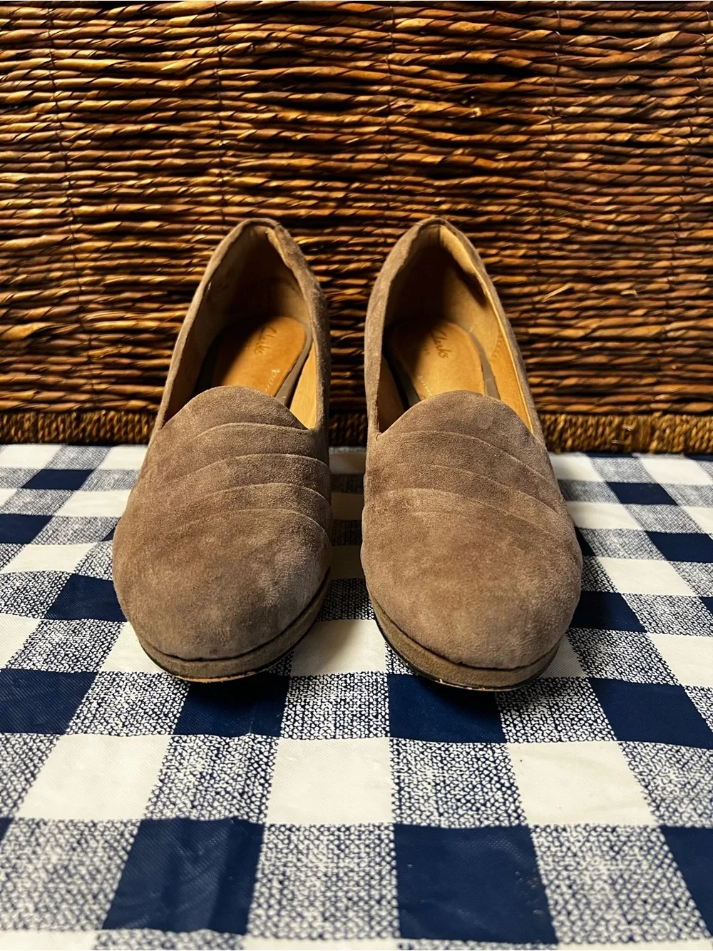 Clarks Artisan Sz 8 Delsie Joy Pump Platform Heel Taupe Gray Brown Suede Leather